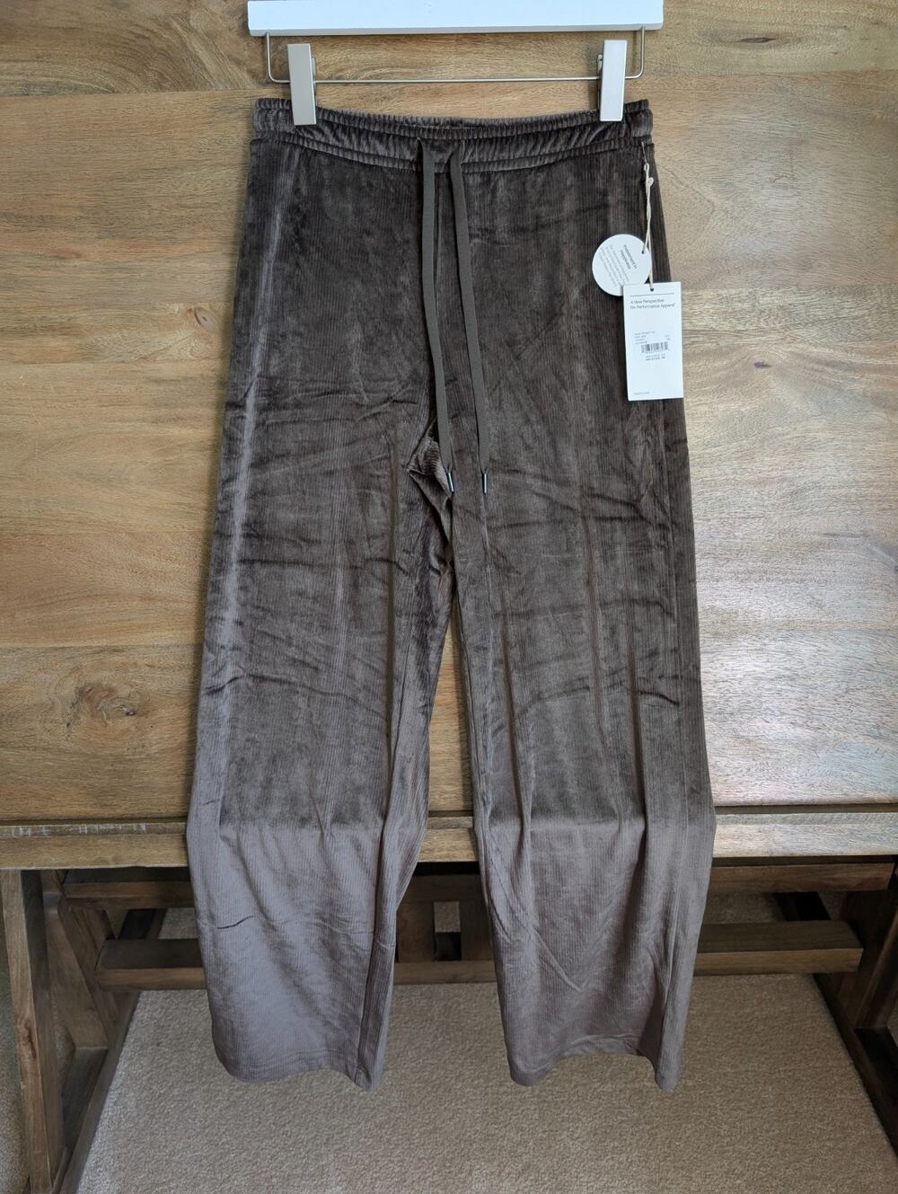NWT Vuori Haven Pants Womens XS Dark Java Corduroy Straight Leg Pull On VW4431